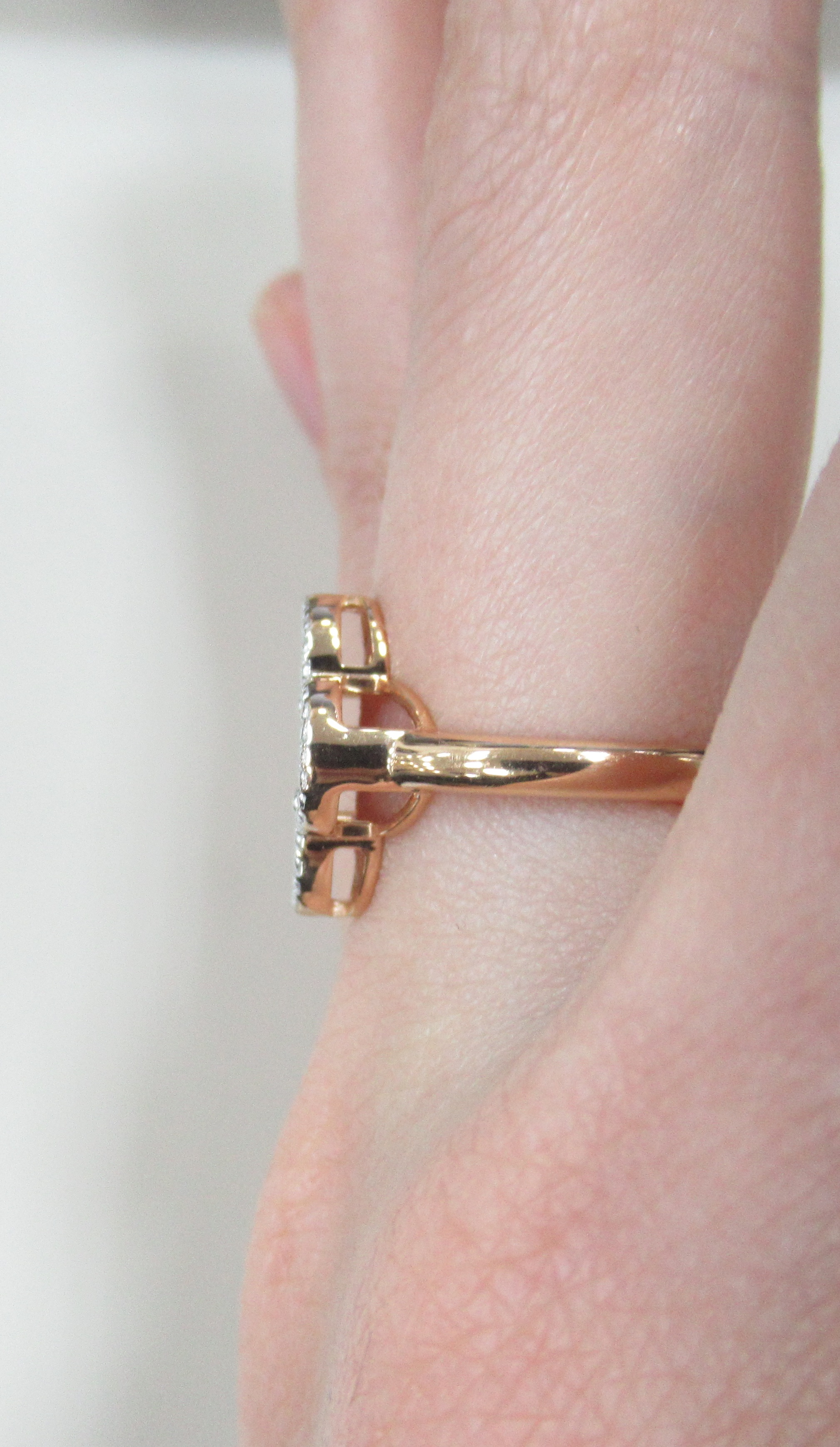 Серебряное кольцо с бриллиантом "Клевер"